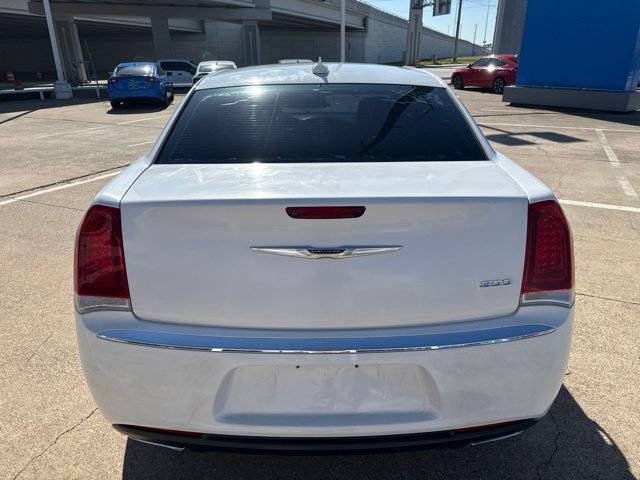 Used 2019 Chrysler 300 Touring w/ Driver Convenience Group RWD image 3