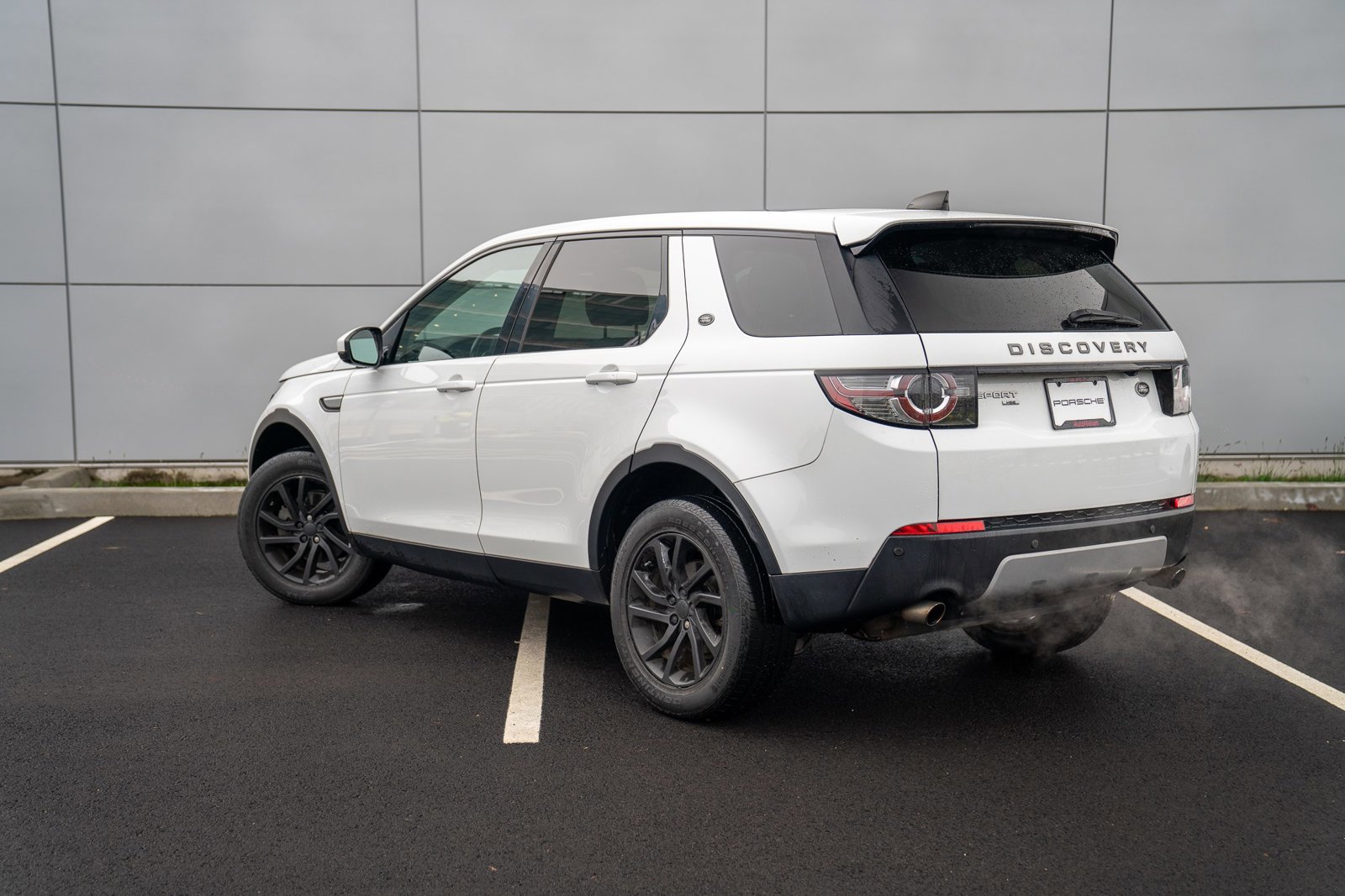 Used 2017 Land Rover Discovery Sport HSE image 3