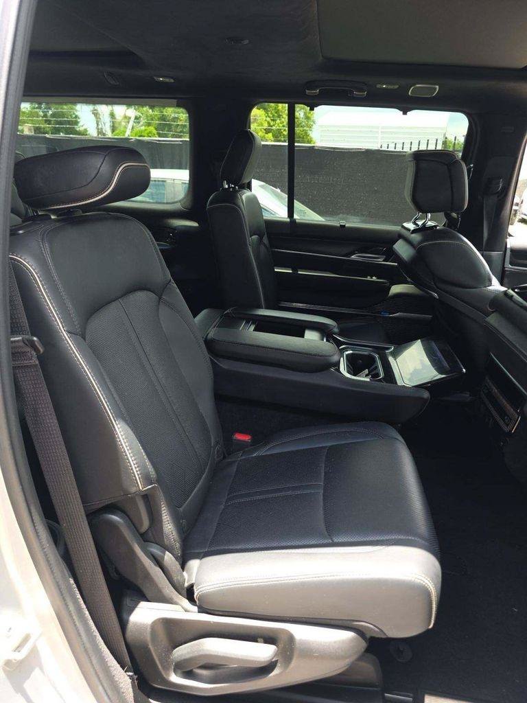 Used 2024 Jeep Grand Wagoneer L Series II w/ Quick Order Packagew 28T AWD/4WD image 15