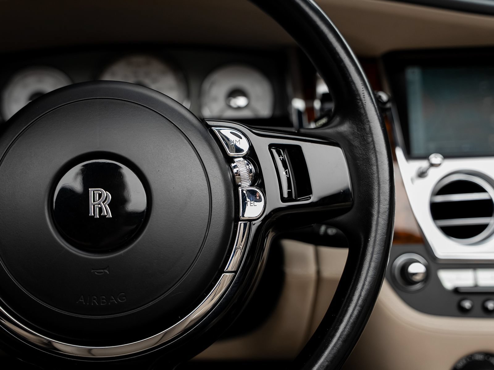 Used 2016 Rolls-Royce Dawn RWD image 44