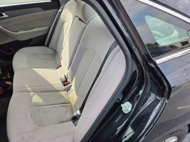 Used 2015 Hyundai Sonata SE w/ Option Group 02 image 19