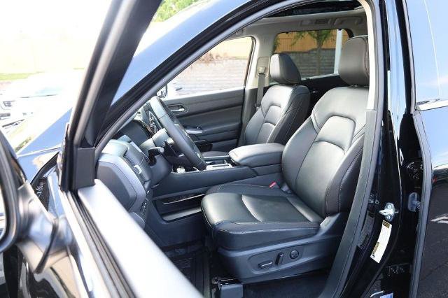 Certified 2025 Nissan Pathfinder SL w/ SL Premium Package FWD image 10