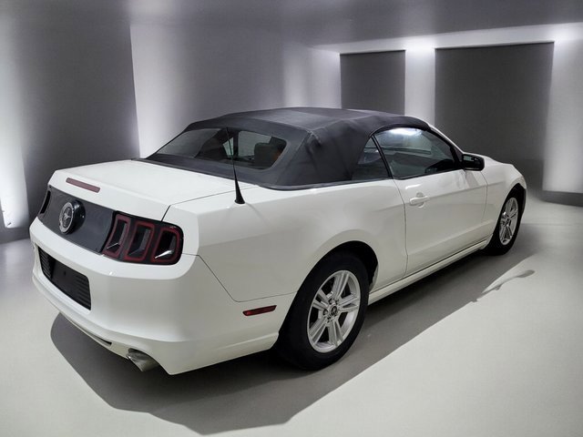 Used 2013 Ford Mustang Convertible image 15