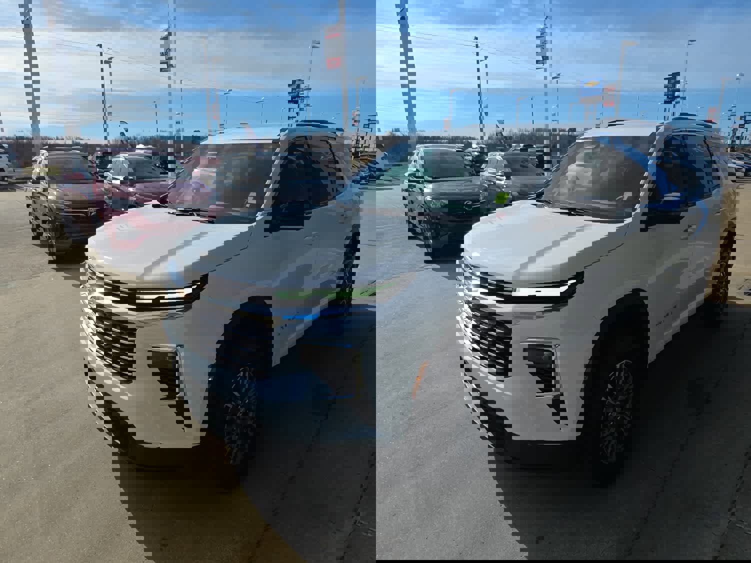 Used 2025 Chevrolet Traverse LT w/ Driver Confidence Package image 4