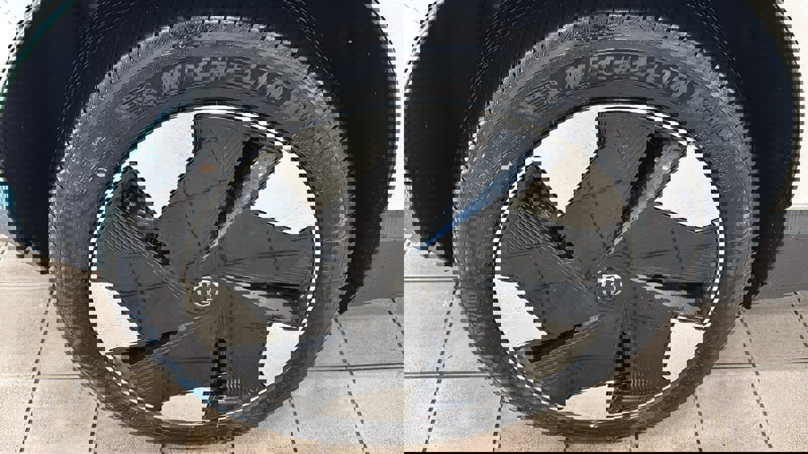 New 2026 Volvo EX30 Plus w/ Climate Package image 29