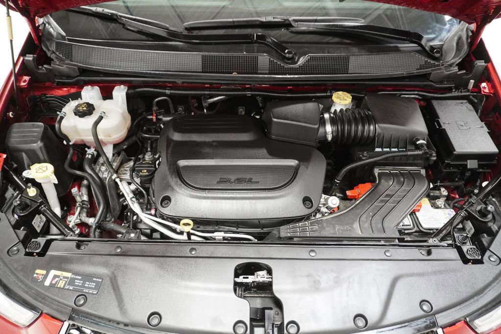 Used 2025 Chrysler Pacifica Select image 29