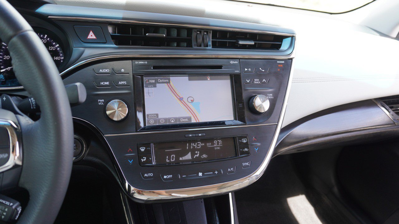 Used 2018 Toyota Avalon XLE Premium FWD image 16