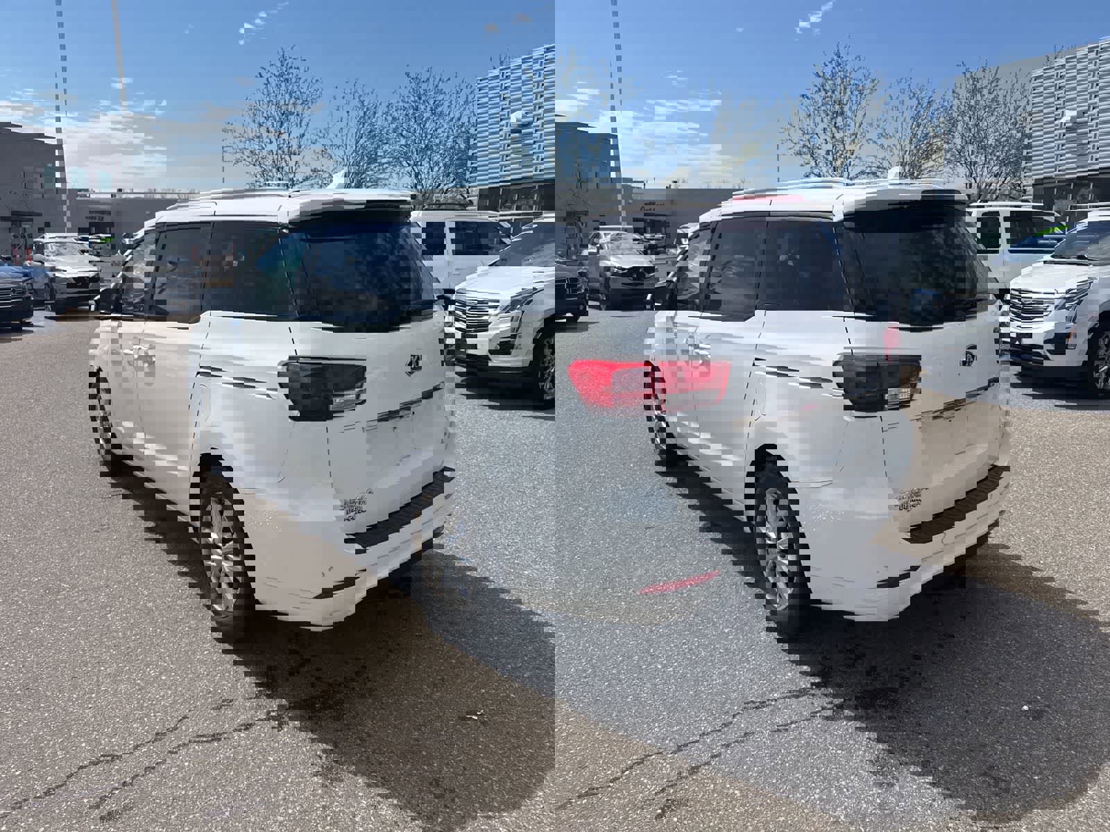 Used 2015 Kia Sedona LX image 7