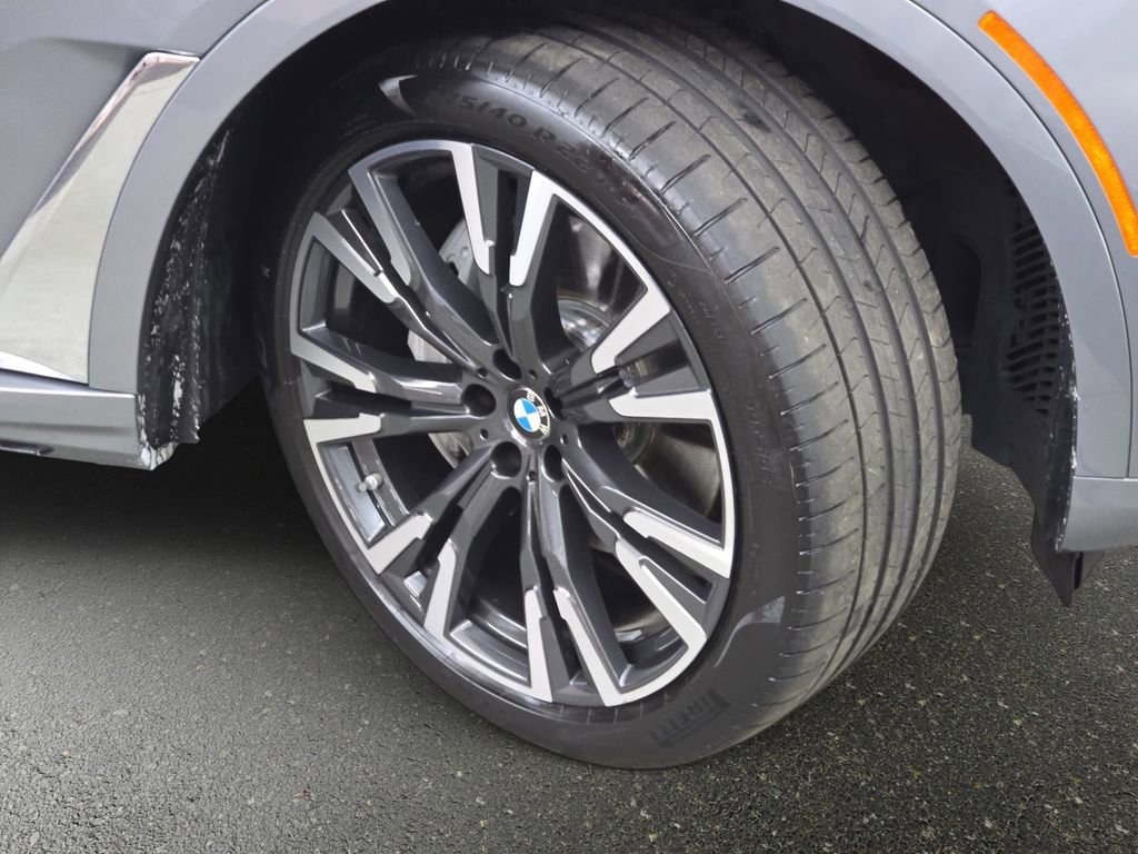 Used 2024 BMW X7 xDrive40i image 34