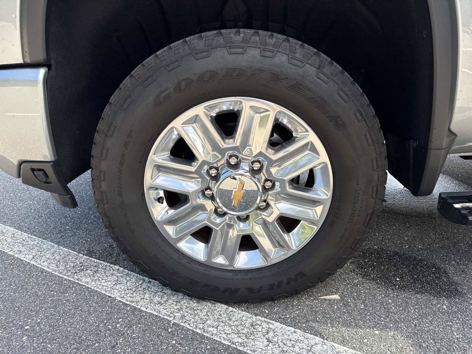 Used 2025 Chevrolet Silverado 2500 High Country w/ High Country Premium Package AWD/4WD image 35