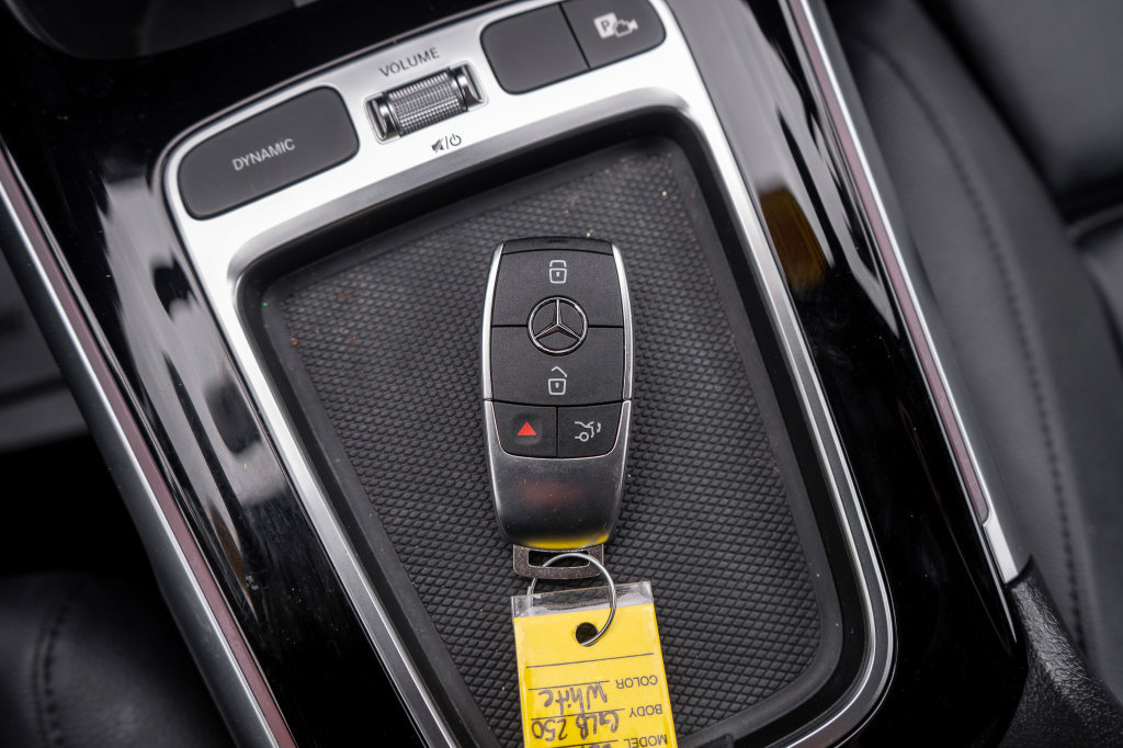 Used 2024 Mercedes-Benz GLB 250 4MATIC w/ Winter Heating Package image 31