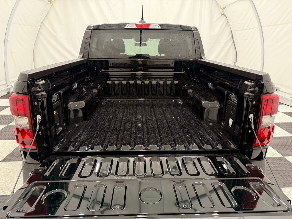 New 2025 Ford Maverick XLT w/ XLT Luxury Package image 4