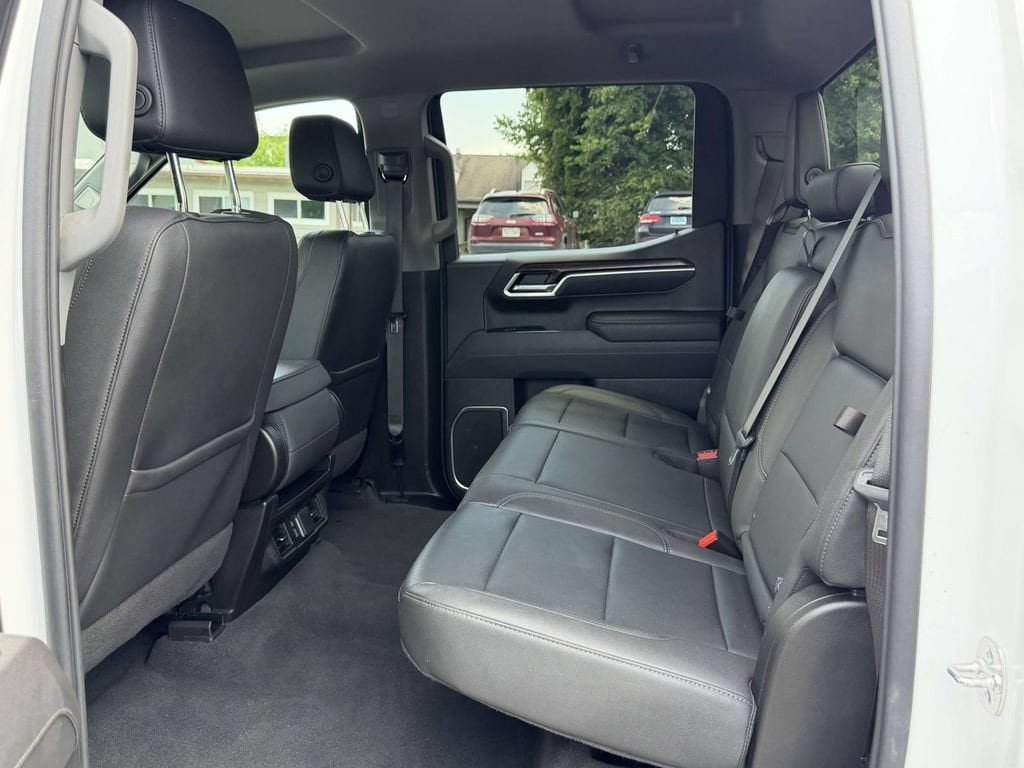 Used 2026 GMC Sierra 1500 SLT AWD/4WD image 14