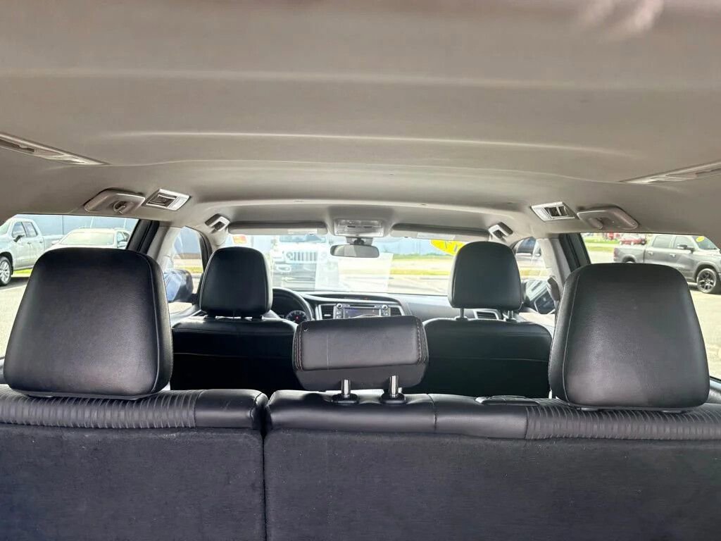 Used 2017 Toyota Highlander Plus w/ Protection Package #3 AWD/4WD image 21