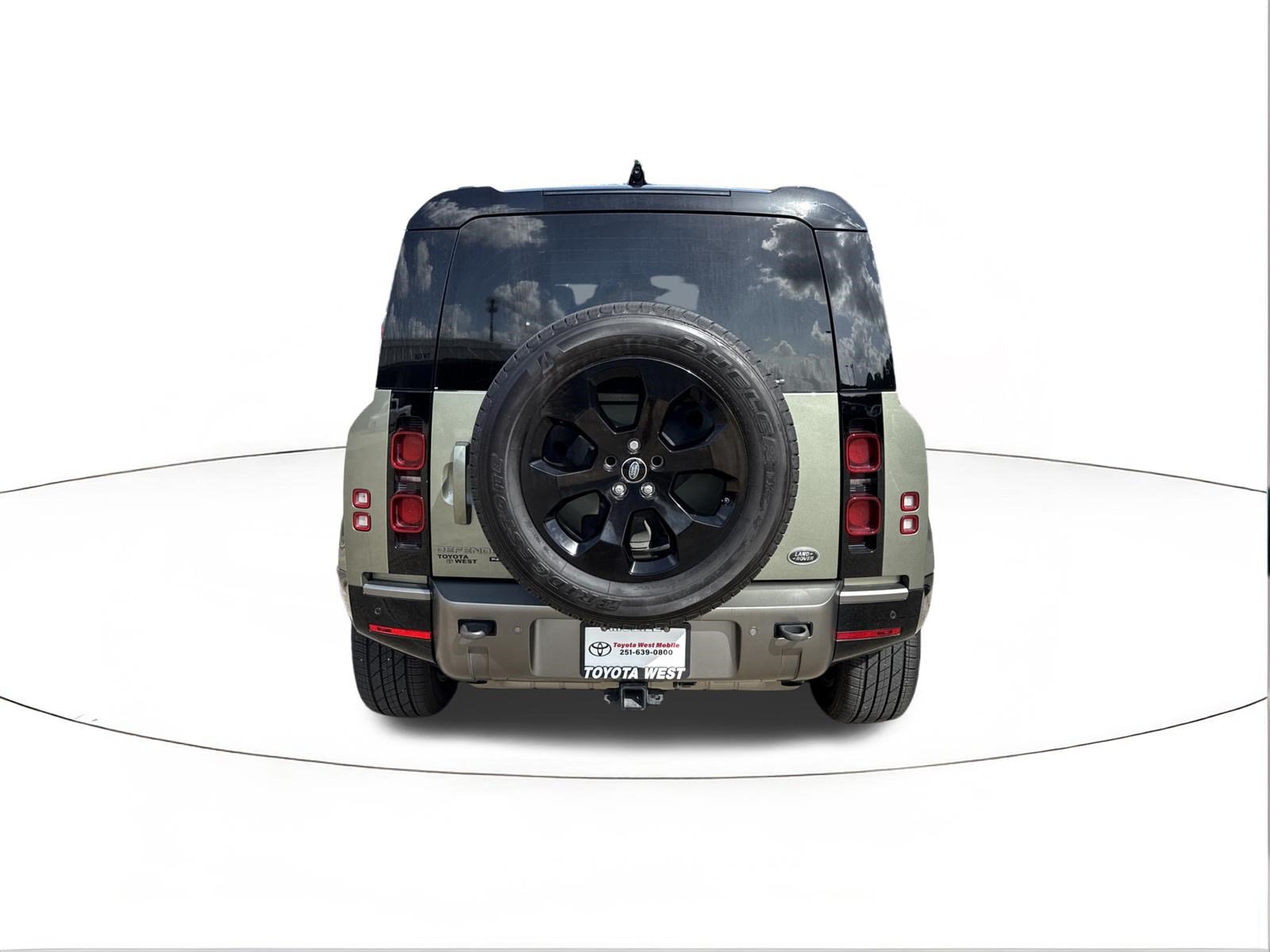 Used 2021 Land Rover Defender 110 X-Dynamic SE AWD/4WD image 4