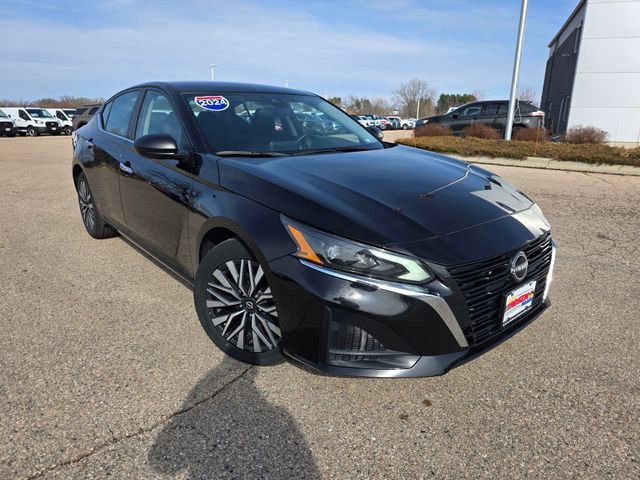 Used 2024 Nissan Altima 2.5 SV image 2