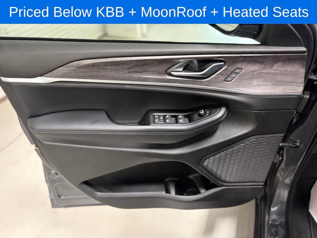 Used 2025 Jeep Grand Cherokee Limited w/ Luxury Tech Group II AWD/4WD image 10