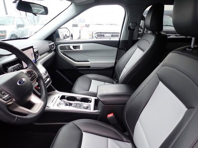 Certified 2023 Ford Explorer XLT w/ Equipment Group 202A AWD/4WD image 17
