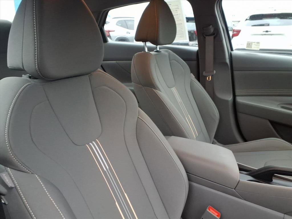 Used 2025 Hyundai Elantra Sport image 24