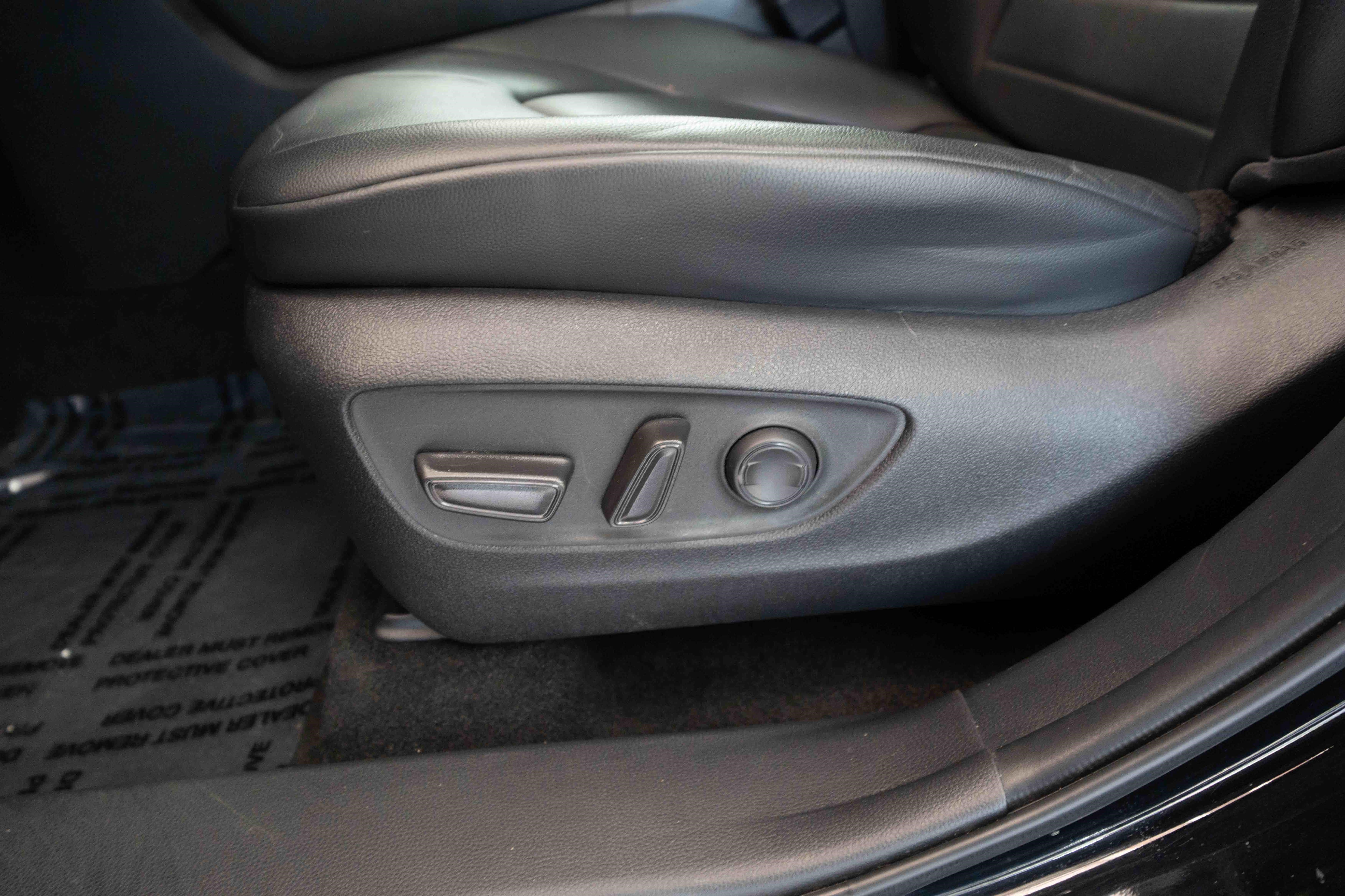 Used 2023 Toyota Highlander XLE AWD/4WD image 12
