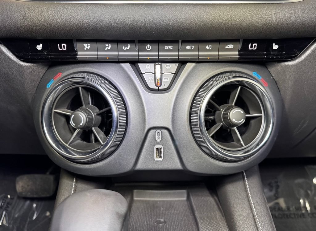 Used 2025 Chevrolet Blazer LT w/ Sound & Technology Package FWD image 31