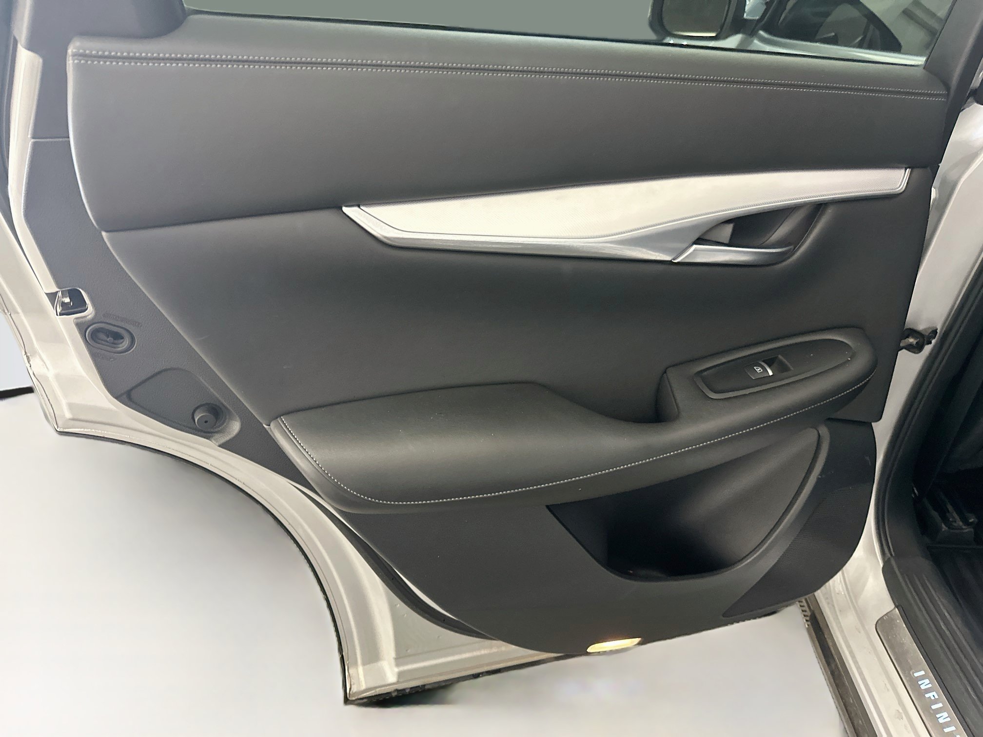 Used 2019 INFINITI QX50 Luxe w/ Navigation Package AWD/4WD image 28