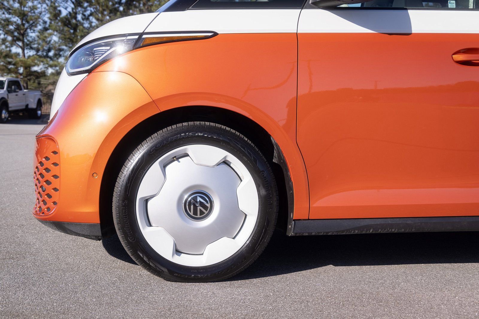 Used 2025 Volkswagen ID. Buzz 1st Edition AWD/4WD image 10