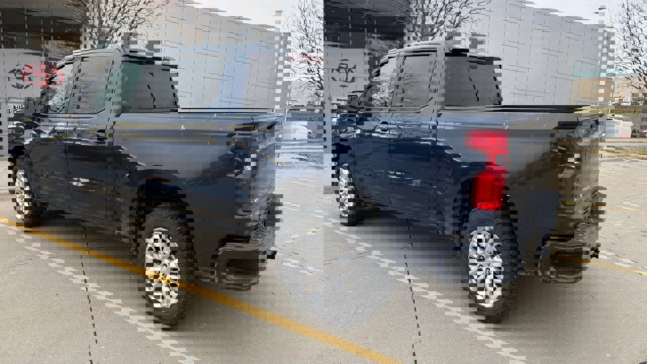 Used 2021 Chevrolet Silverado 1500 Custom w/ Safety Confidence Package image 3