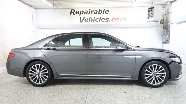 Used 2017 Lincoln Continental Select image 4
