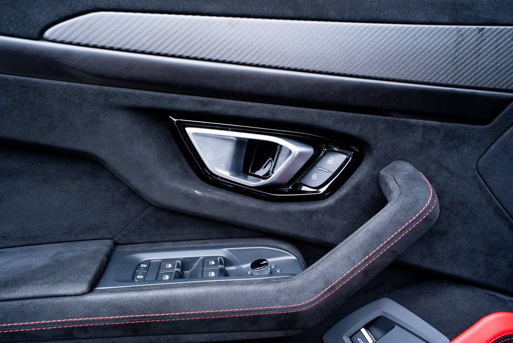 Used 2024 Lamborghini Urus Performante AWD/4WD image 33