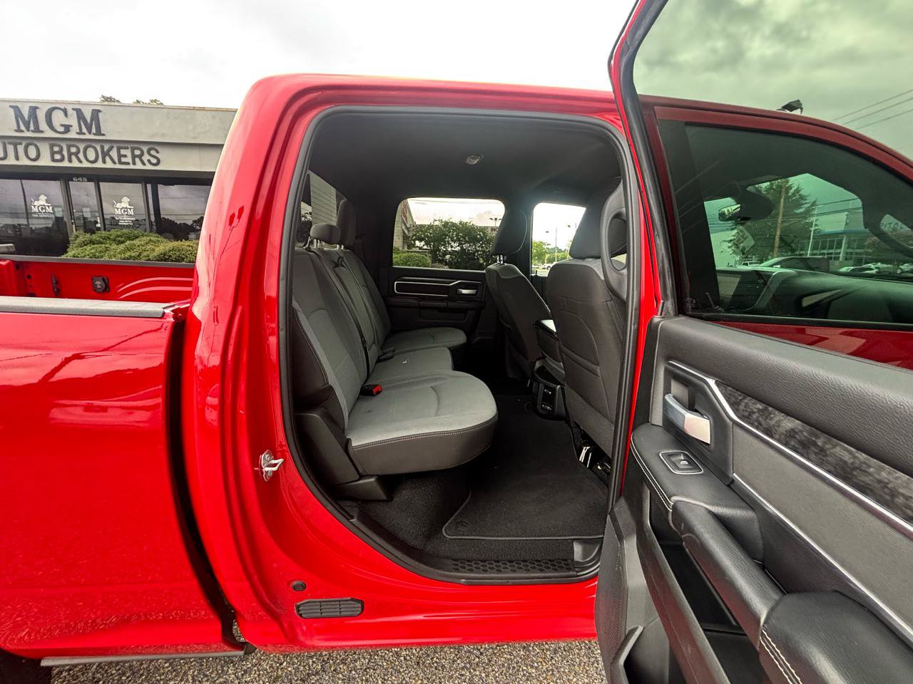 Used 2024 RAM 2500 Big Horn AWD/4WD image 41