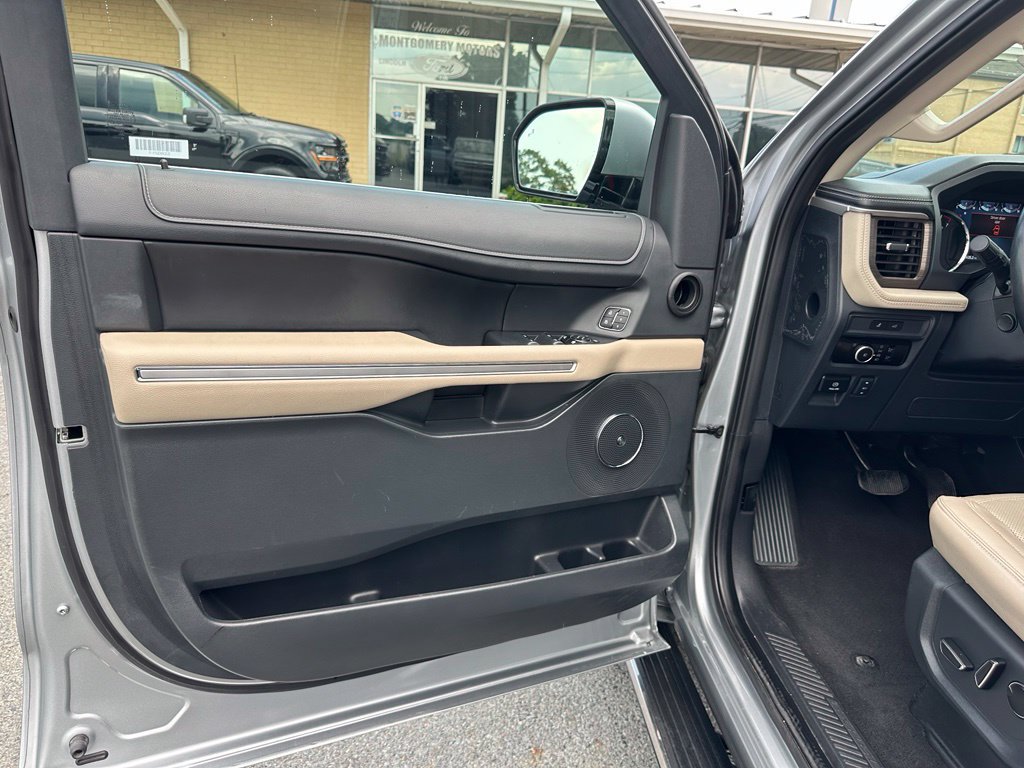 Used 2023 Ford Expedition Limited AWD/4WD image 16