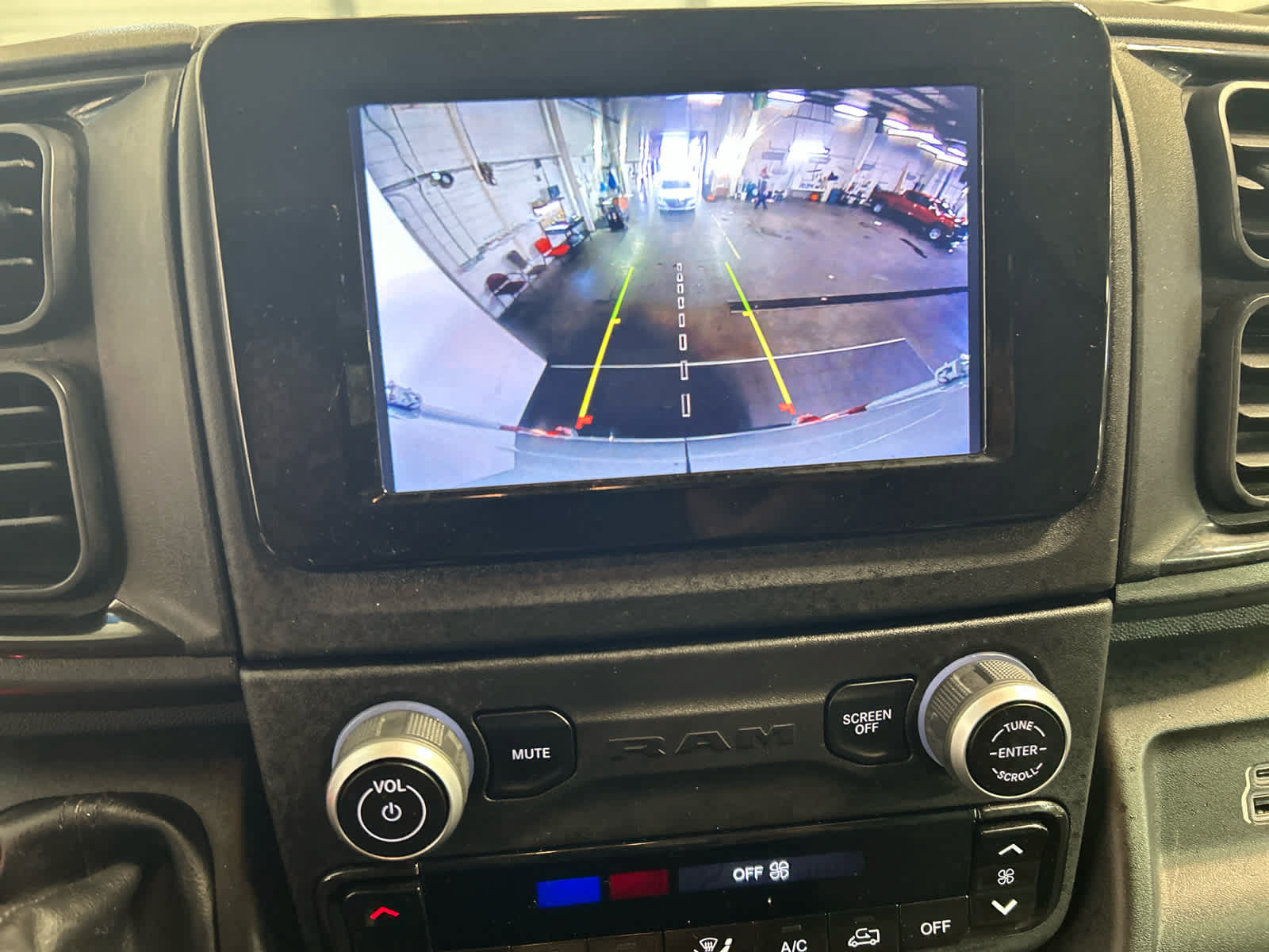 Used 2024 RAM ProMaster 2500 w/ Convenience Group FWD image 6