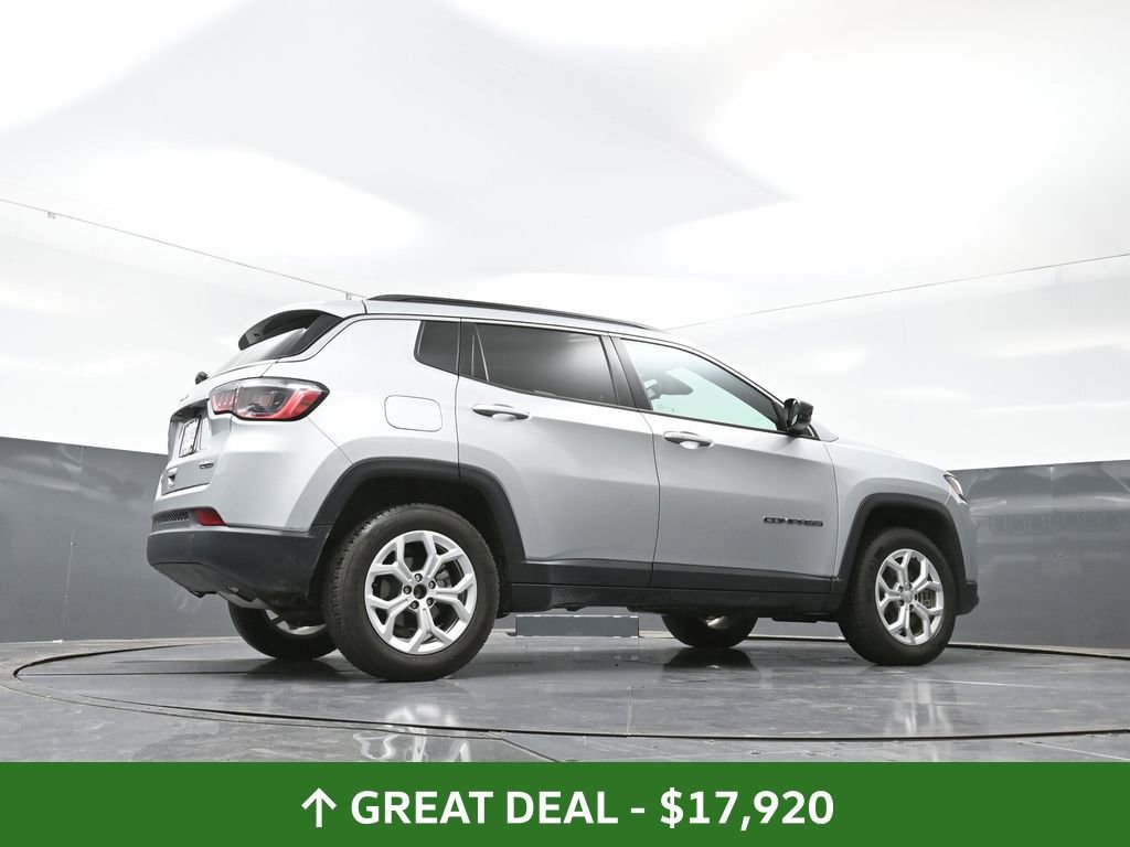 Used 2024 Jeep Compass Latitude image 50