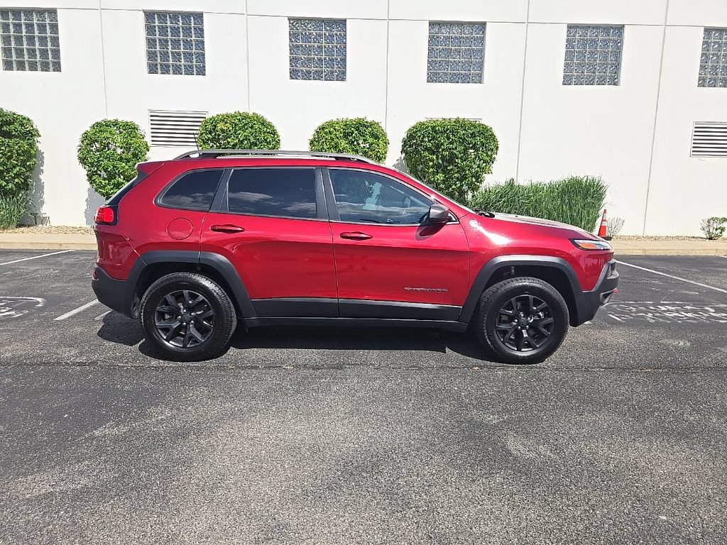 Used 2017 Jeep Cherokee Trailhawk w/ Comfort/Convenience Group AWD/4WD image 9