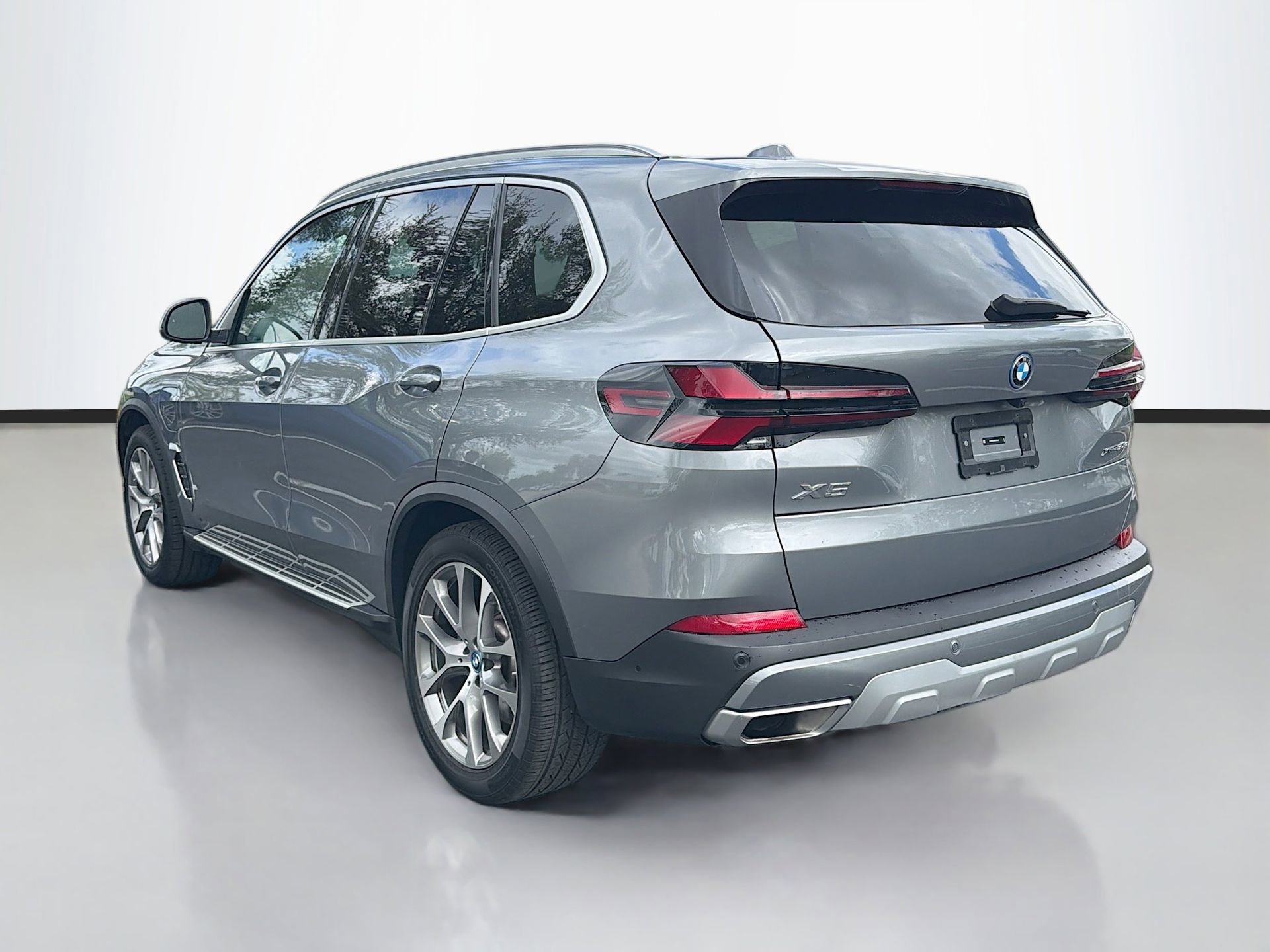 Certified 2025 BMW X5 xDrive50e image 6