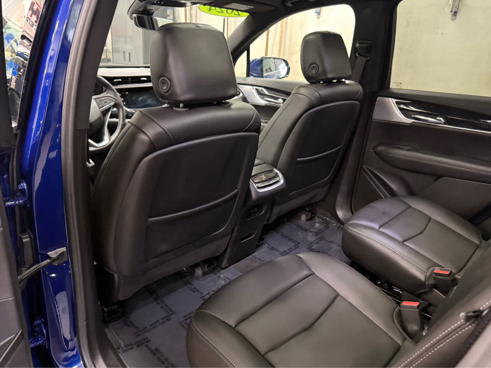 Used 2024 Cadillac XT6 Premium Luxury w/ Technology Package AWD/4WD image 23