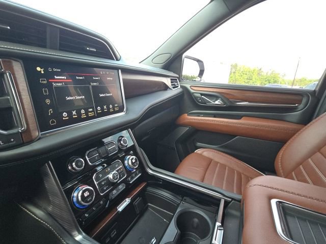 Used 2023 GMC Yukon Denali Ultimate AWD/4WD image 32