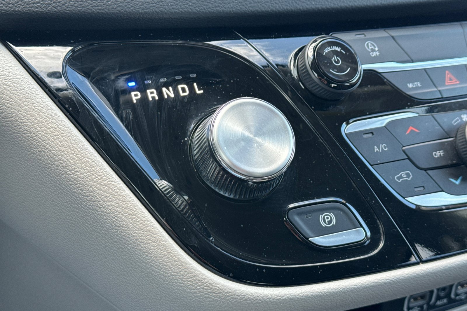 Used 2024 Chrysler Voyager LX image 24