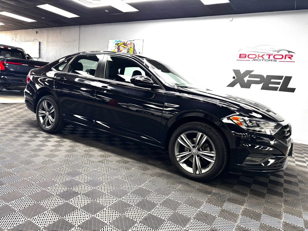 Used 2019 Volkswagen Jetta R-Line w/ R-Line Cold Weather Package FWD image 2