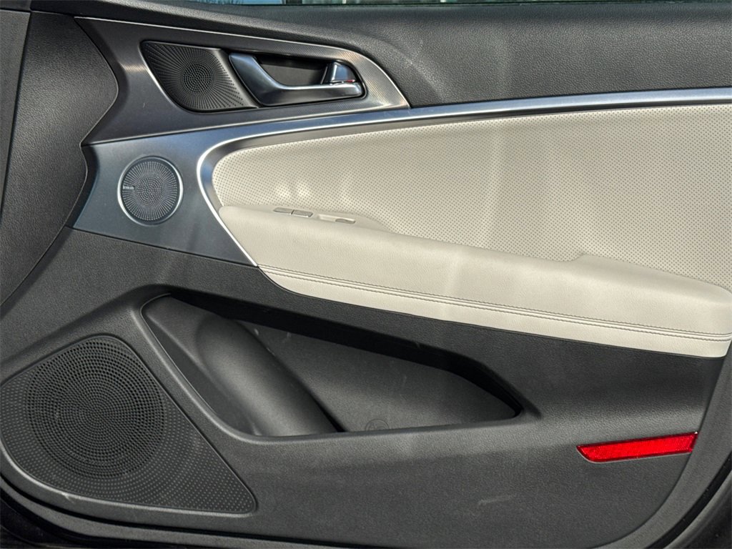 Used 2025 Genesis G70 2.5T w/ Sport Prestige Package image 14