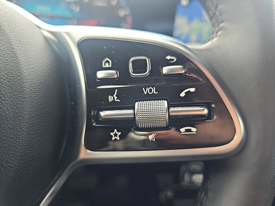 Used 2023 Mercedes-Benz CLA 250 4MATIC image 21