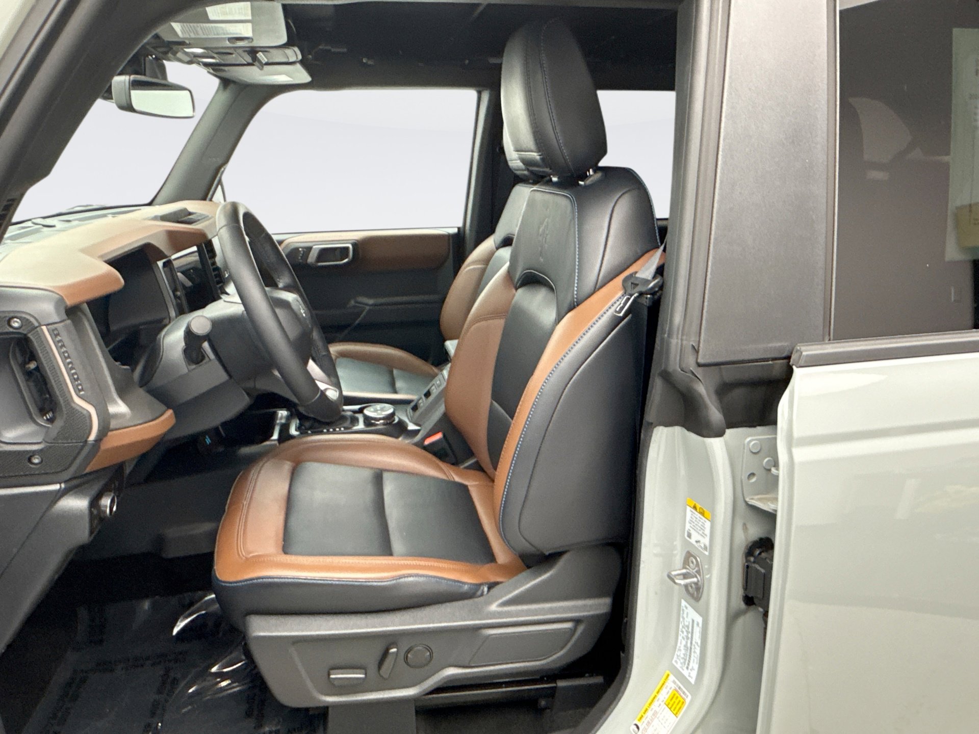 Used 2024 Ford Bronco Outer Banks image 11