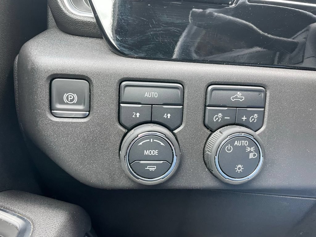 Used 2025 Chevrolet Silverado 1500 LT AWD/4WD image 43