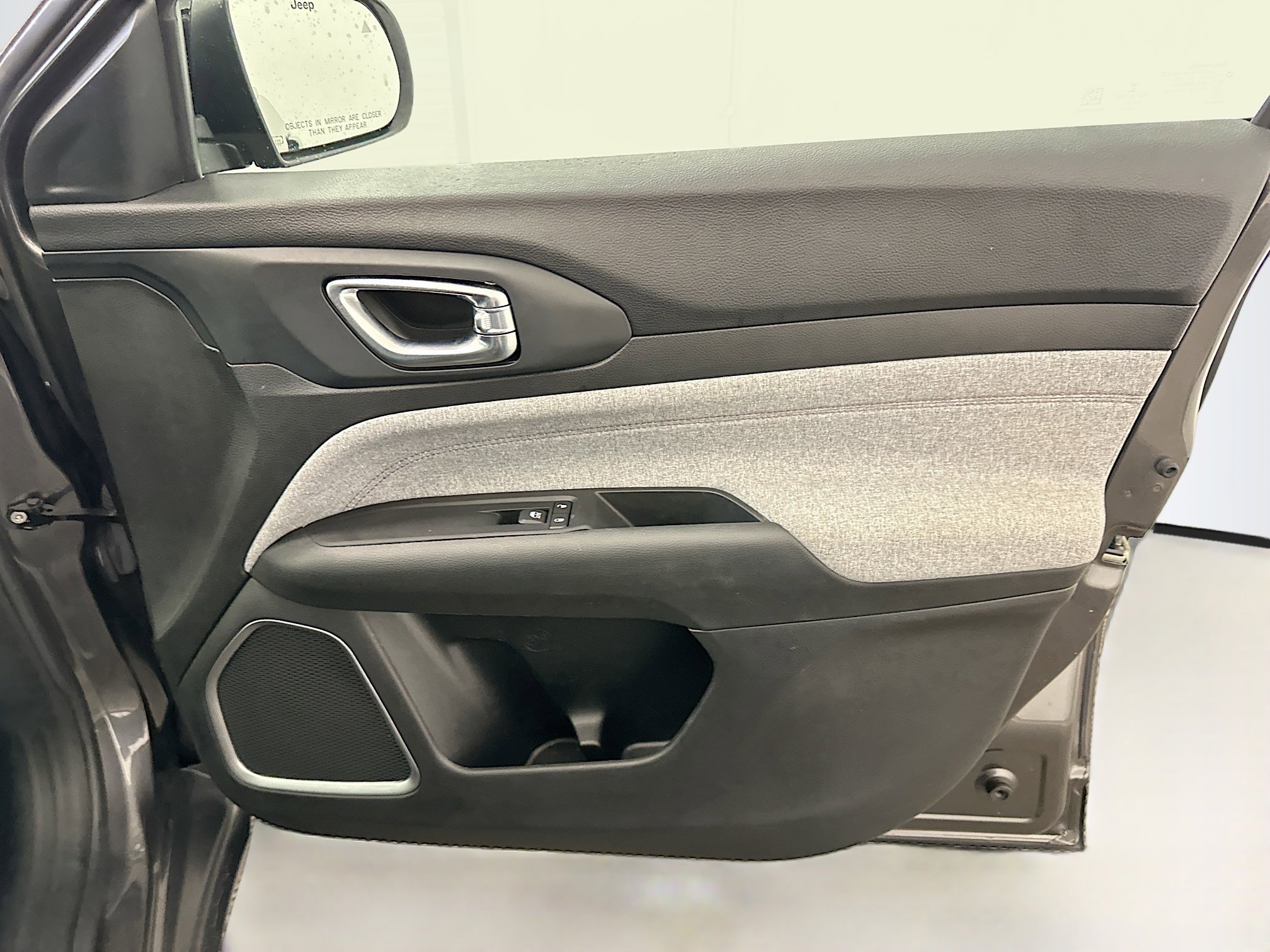 Used 2022 Jeep Compass Latitude image 32