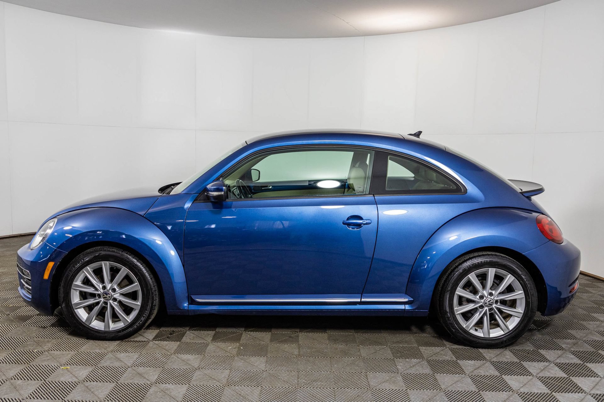 Used 2017 Volkswagen Beetle 1.8T SE FWD image 19