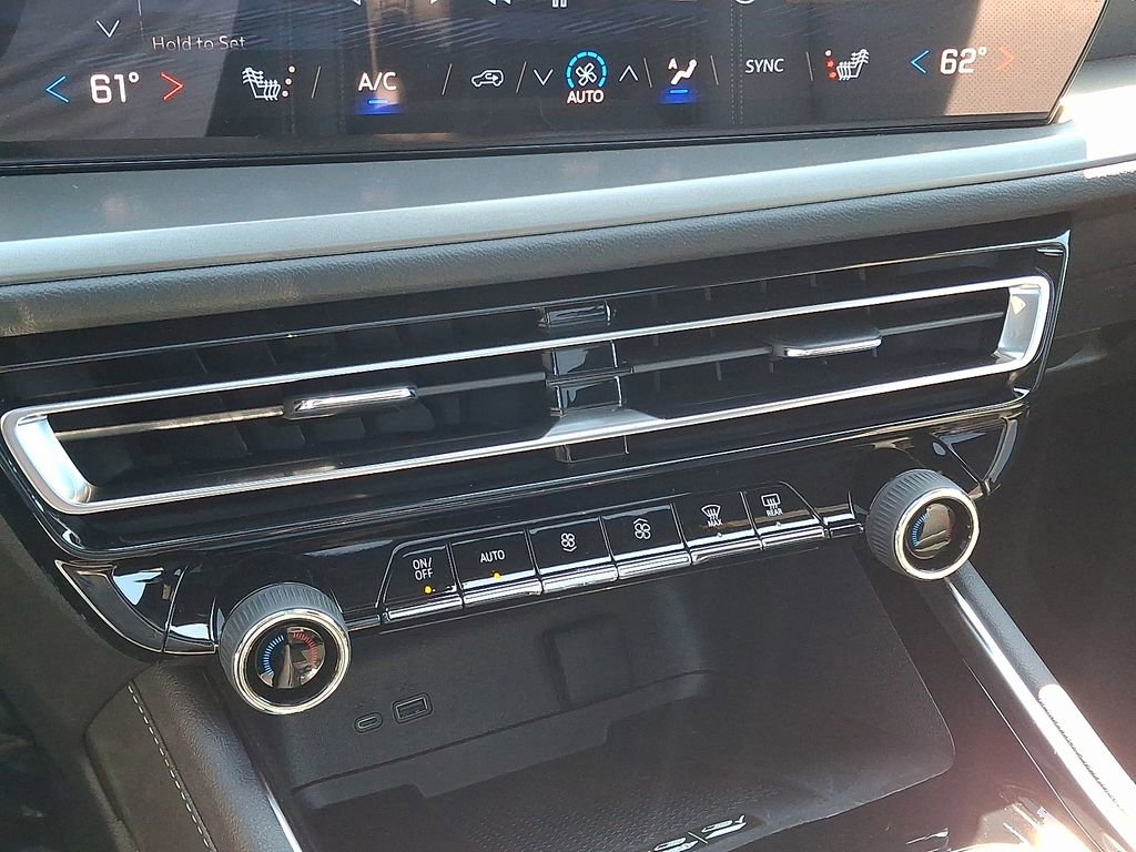 New 2025 Chevrolet Traverse LT w/ Sun and Wheel Package image 13