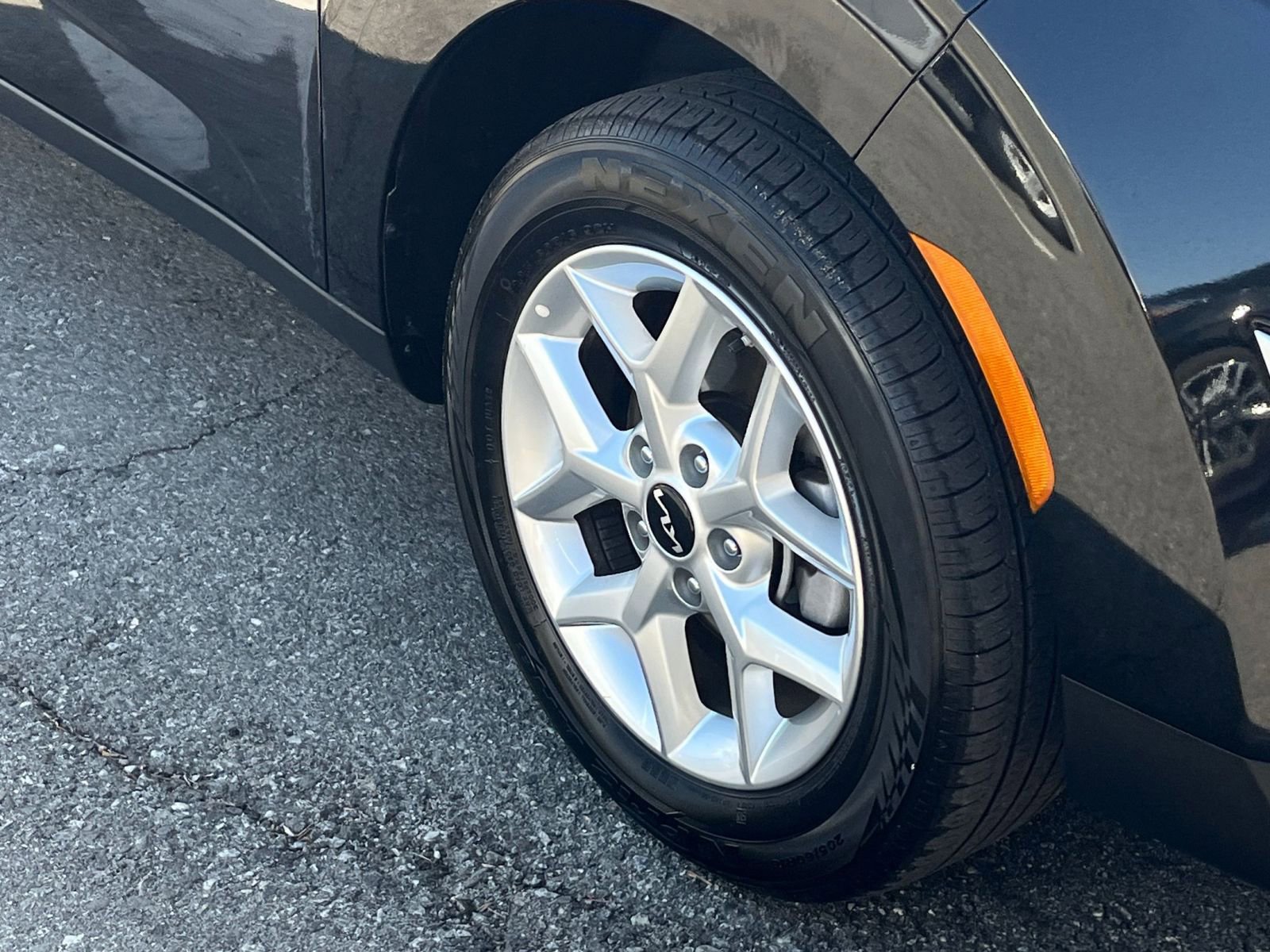 Used 2025 Kia Soul LX w/ LX Technology Package FWD image 30