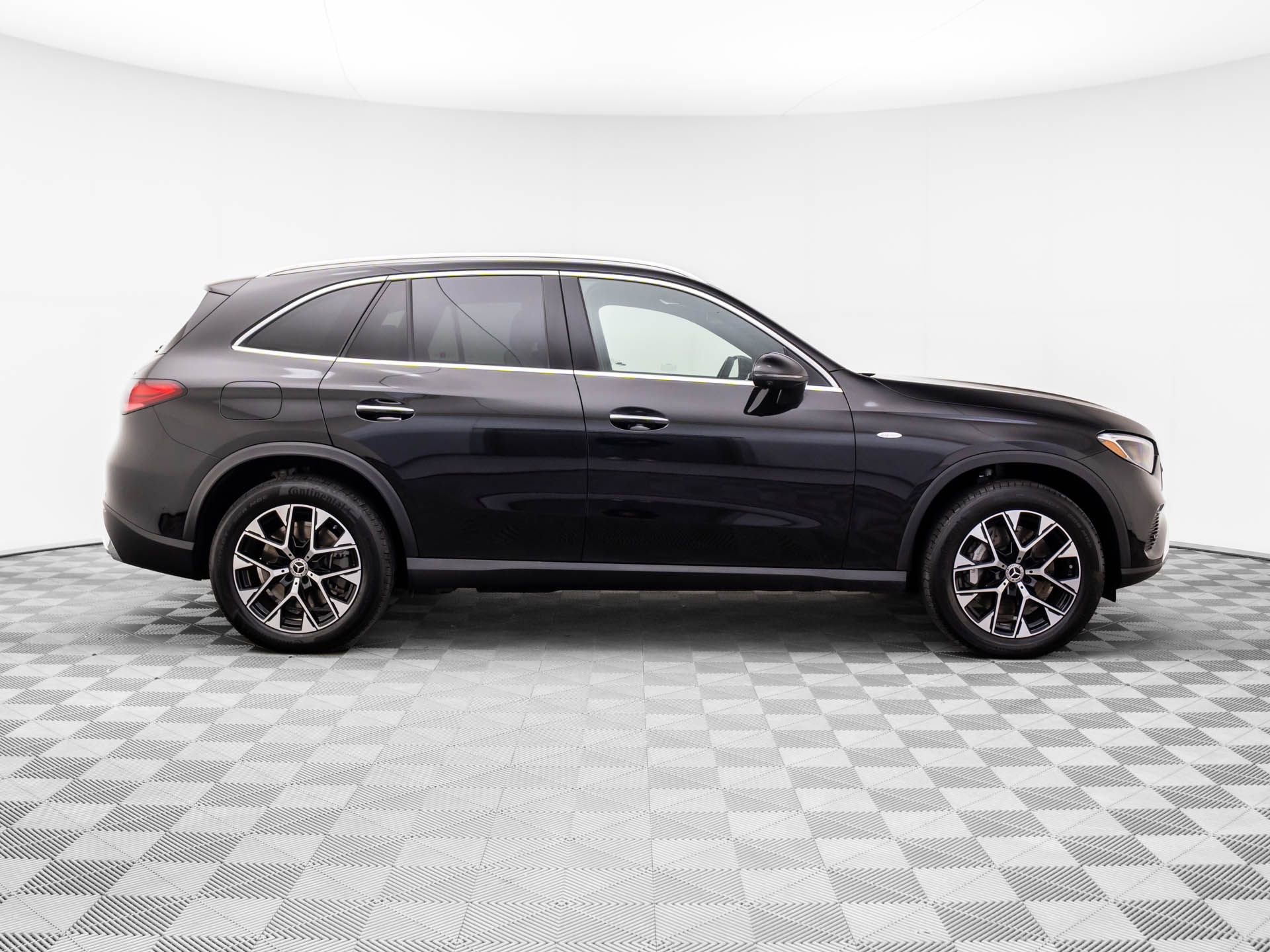 Used 2025 Mercedes-Benz GLC 350e 4MATIC image 6