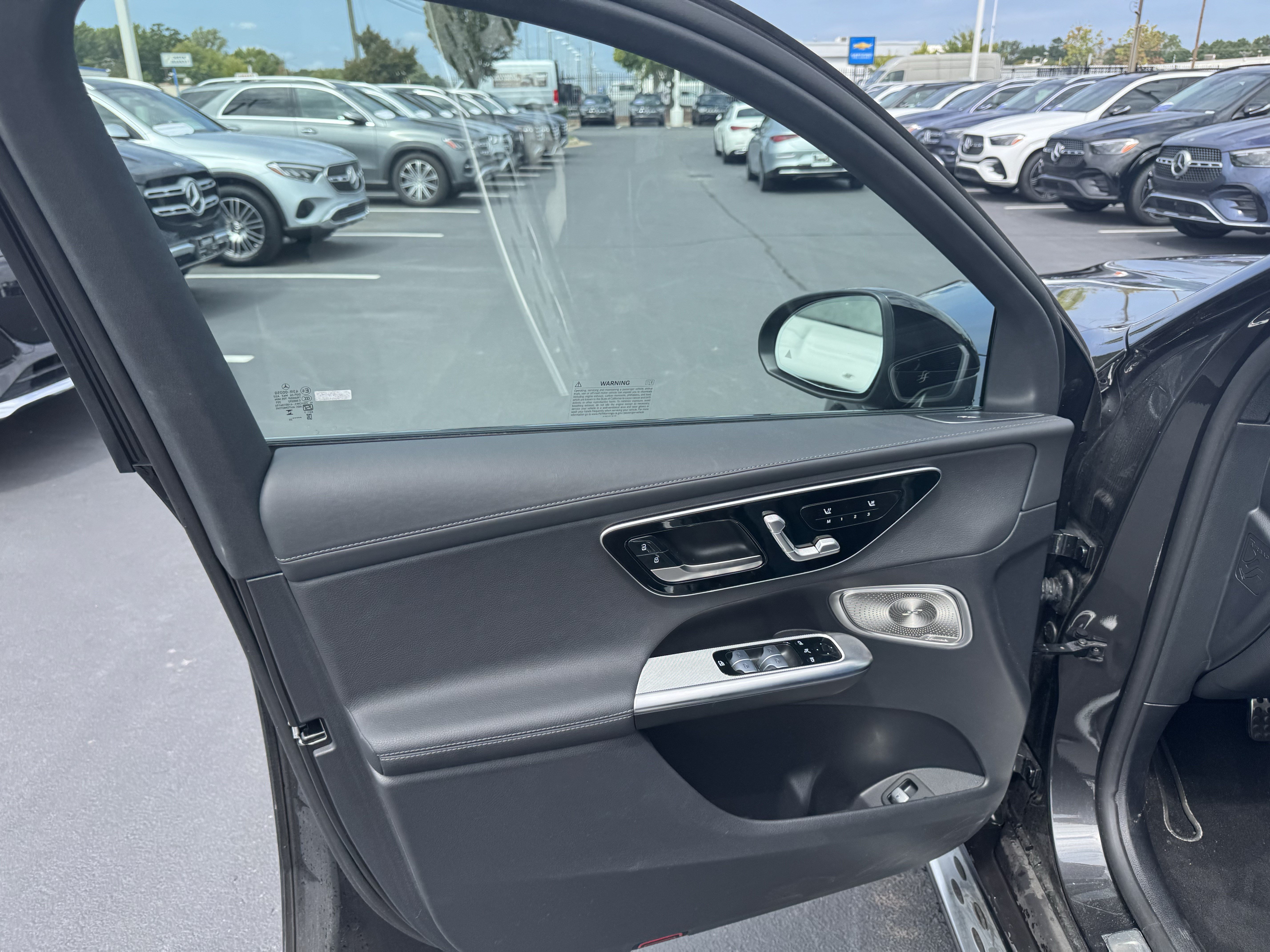 Used 2025 Mercedes-Benz GLC 350e 4MATIC image 12